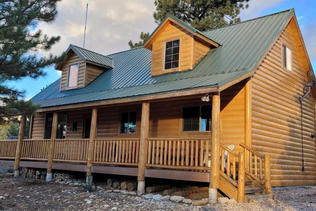Holiday home Log Zion Retreat. Walking Distance To East Zion Trails *