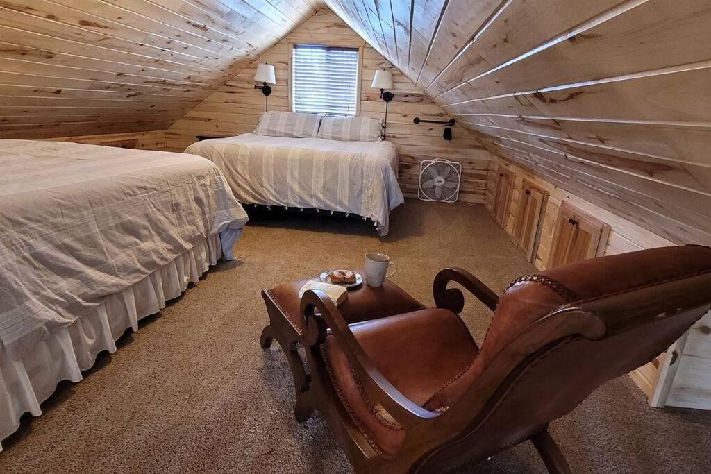 Log Zion Retreat. Walking Distance To East Zion Trails Holiday home *