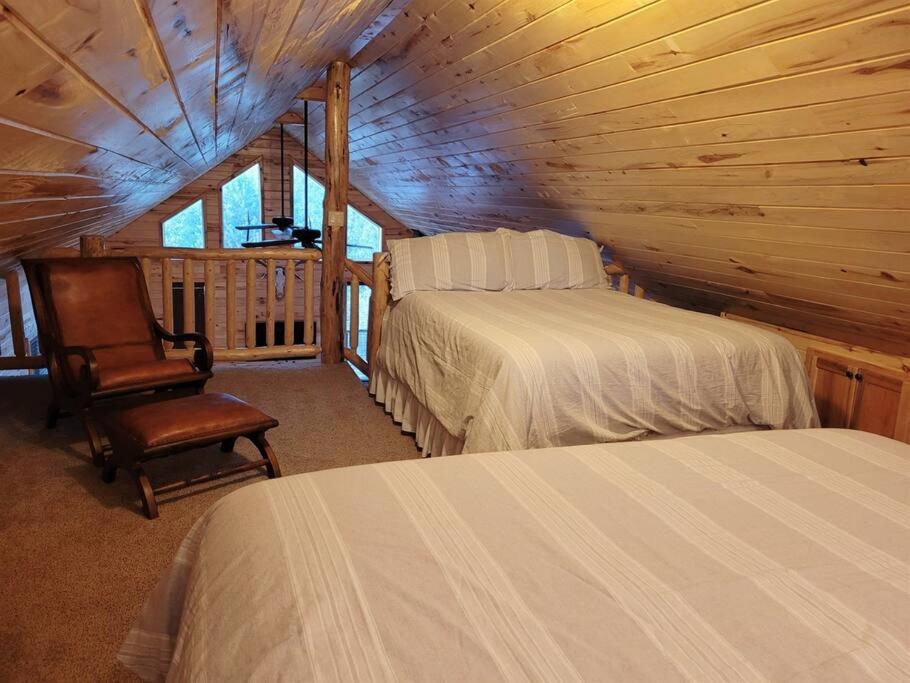 Log Zion Retreat. Walking Distance To East Zion Trails Orderville