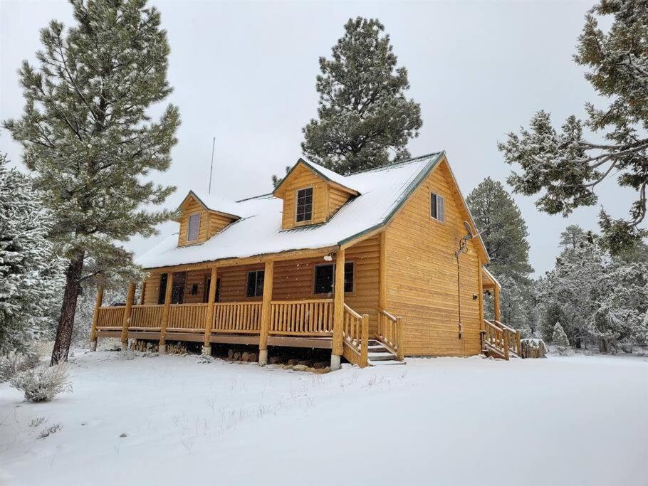 Log Zion Retreat. Walking Distance To East Zion Trails *