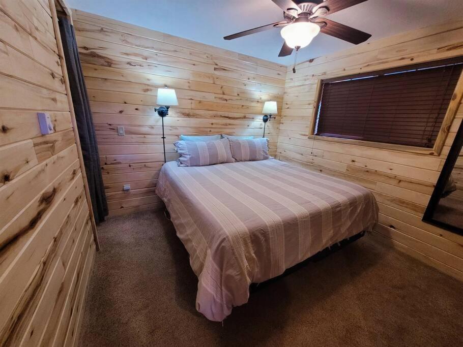 Log Zion Retreat. Walking Distance To East Zion Trails Holiday home *