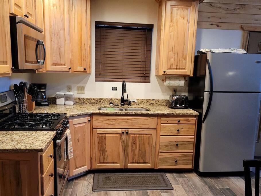 Log Zion Retreat. Walking Distance To East Zion Trails Holiday home Orderville