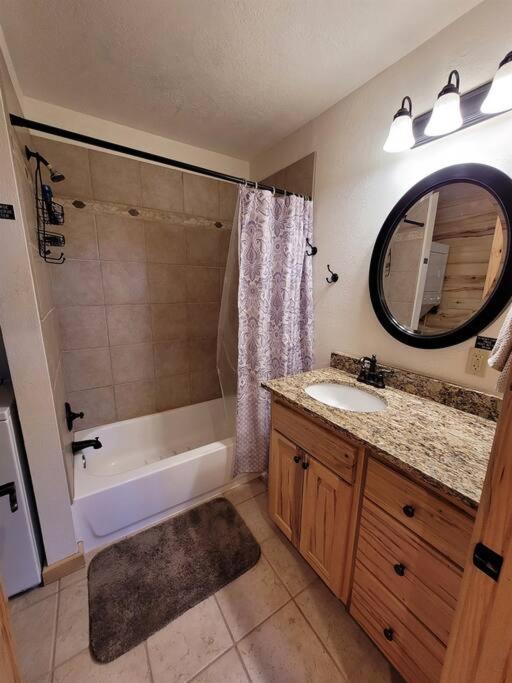 Log Zion Retreat. Walking Distance To East Zion Trails Orderville