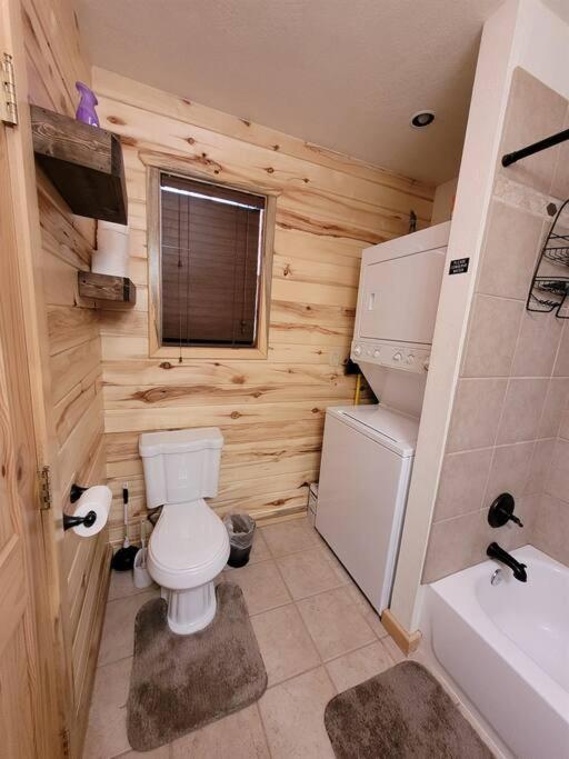 Log Zion Retreat. Walking Distance To East Zion Trails Holiday home *