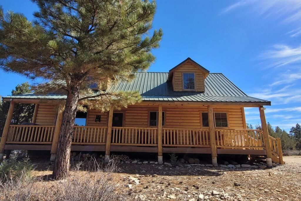 Log Zion Retreat. Walking Distance To East Zion Trails