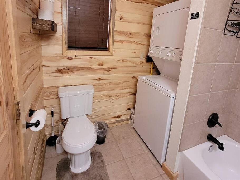 Holiday home Log Zion Retreat. Walking Distance To East Zion Trails