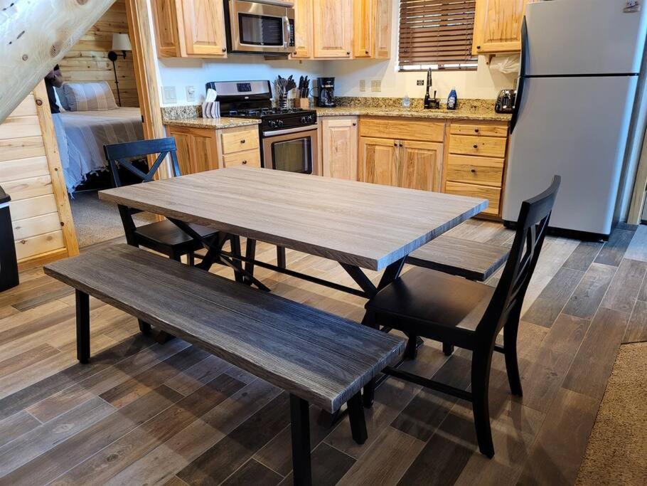 Log Zion Retreat. Walking Distance To East Zion Trails *