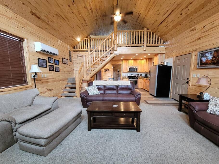 Log Zion Retreat. Walking Distance To East Zion Trails Holiday home *