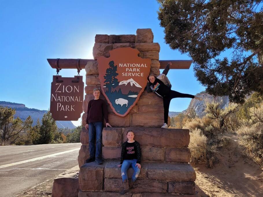 Holiday home Log Zion Retreat. Walking Distance To East Zion Trails